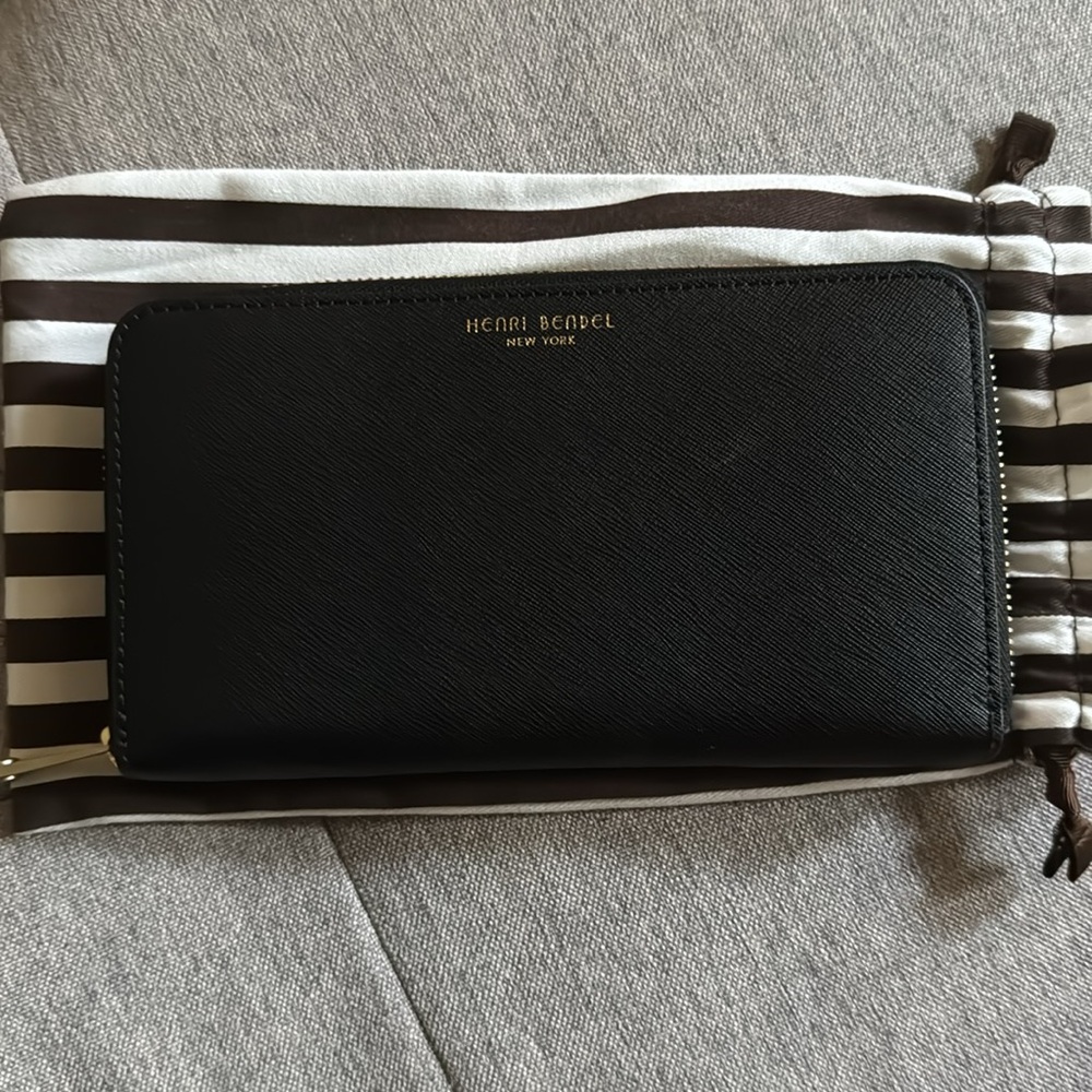 Henri Bendel Wallet